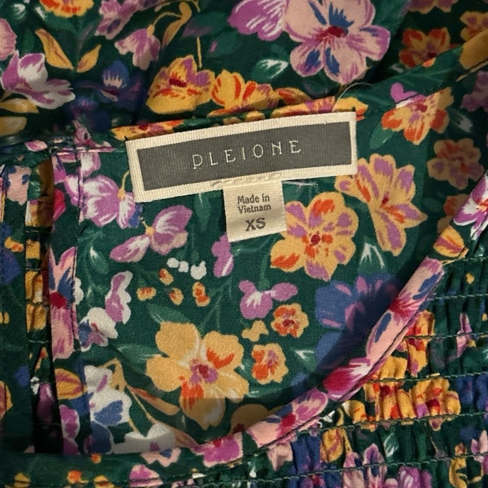 💐ANTHROPOLOGIE!! STUNNING PLEIONE FLORAL SMOCKED TOP! DESIGNER! SLIMMING! - Picture 5 of 16